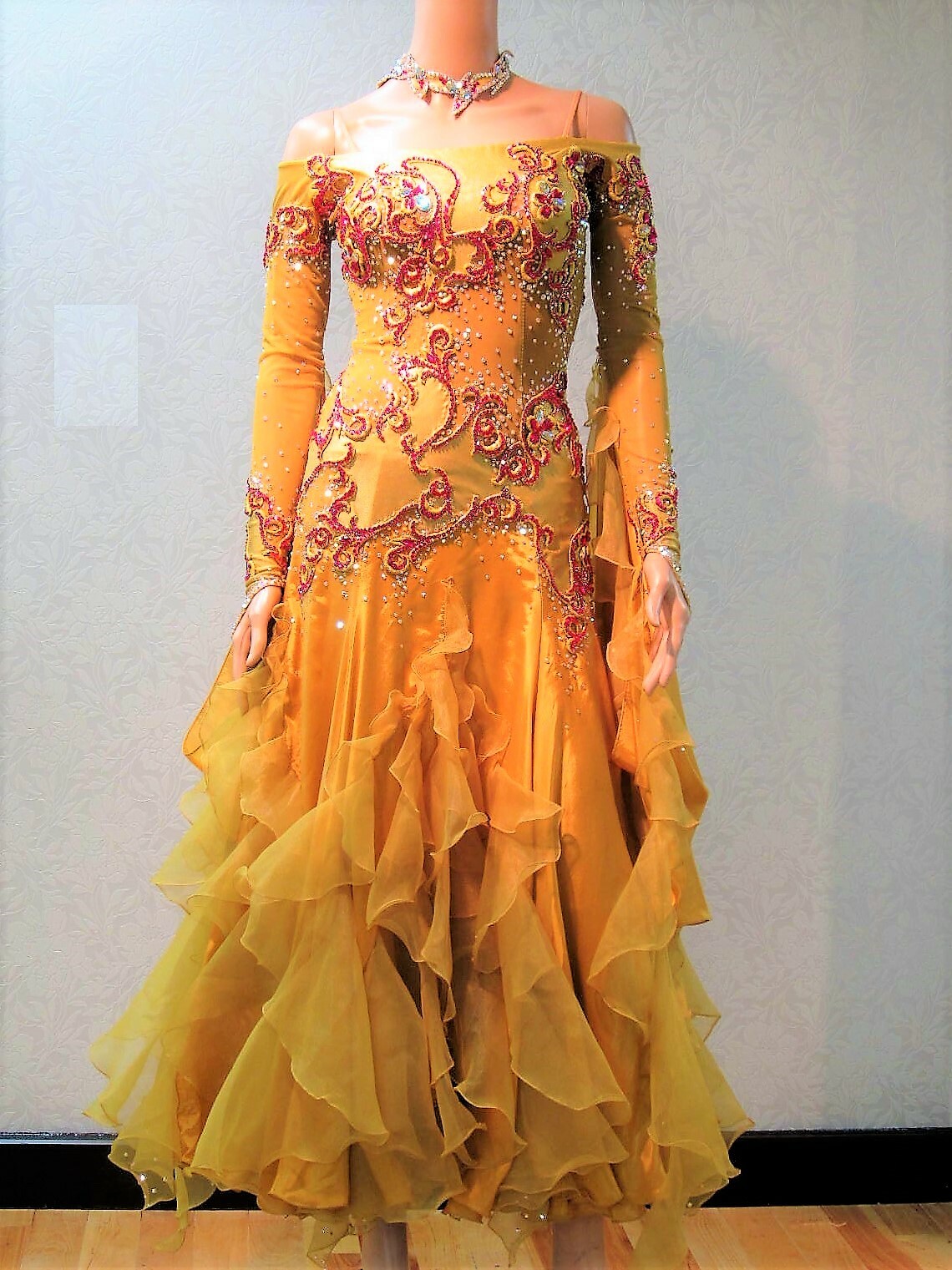 楽天市場】【中古】社交ダンス スタンダードドレス S-0102 : ダンス