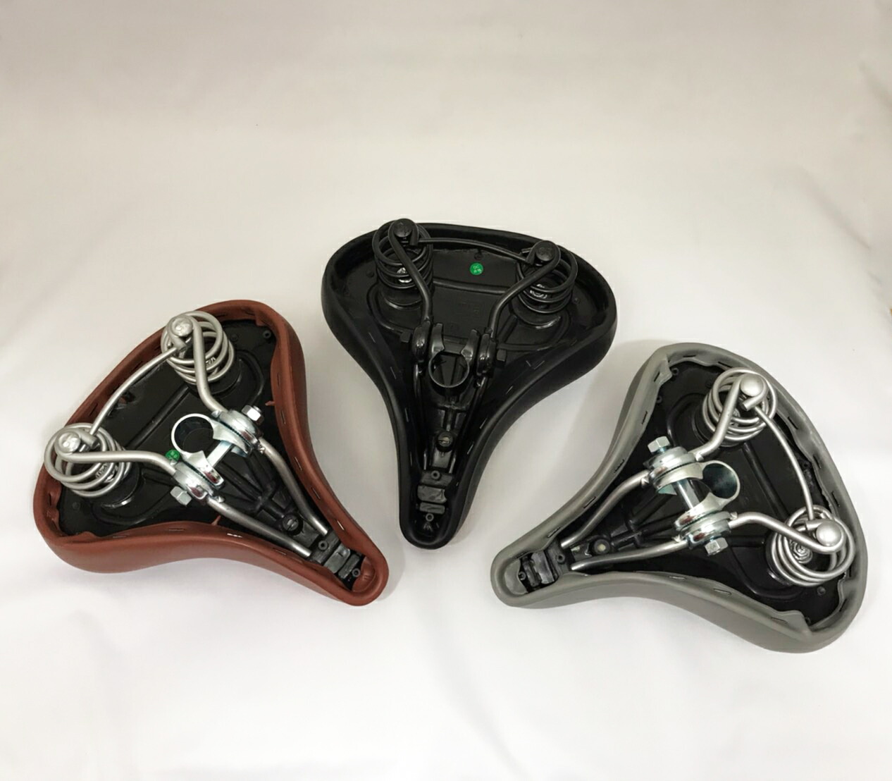 自転車用ソフトサドルキアーロ(テラオ株式会社)GR-3605交換・修理用一般車ママチャリシティサイクル黒茶灰