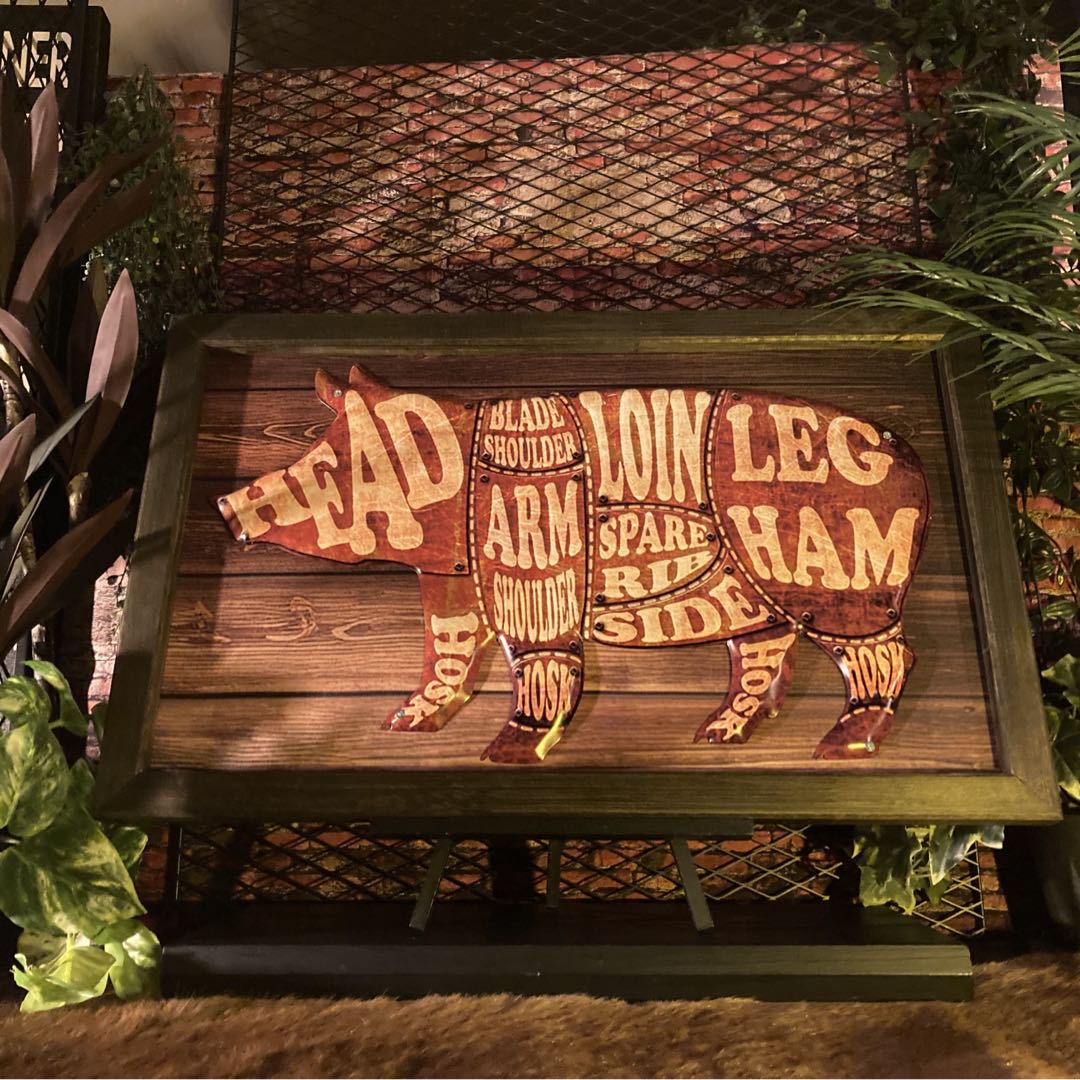 楽天市場】ぶたさん CUTS OF PORK エンボス加工 レトロ調 金属製壁飾り