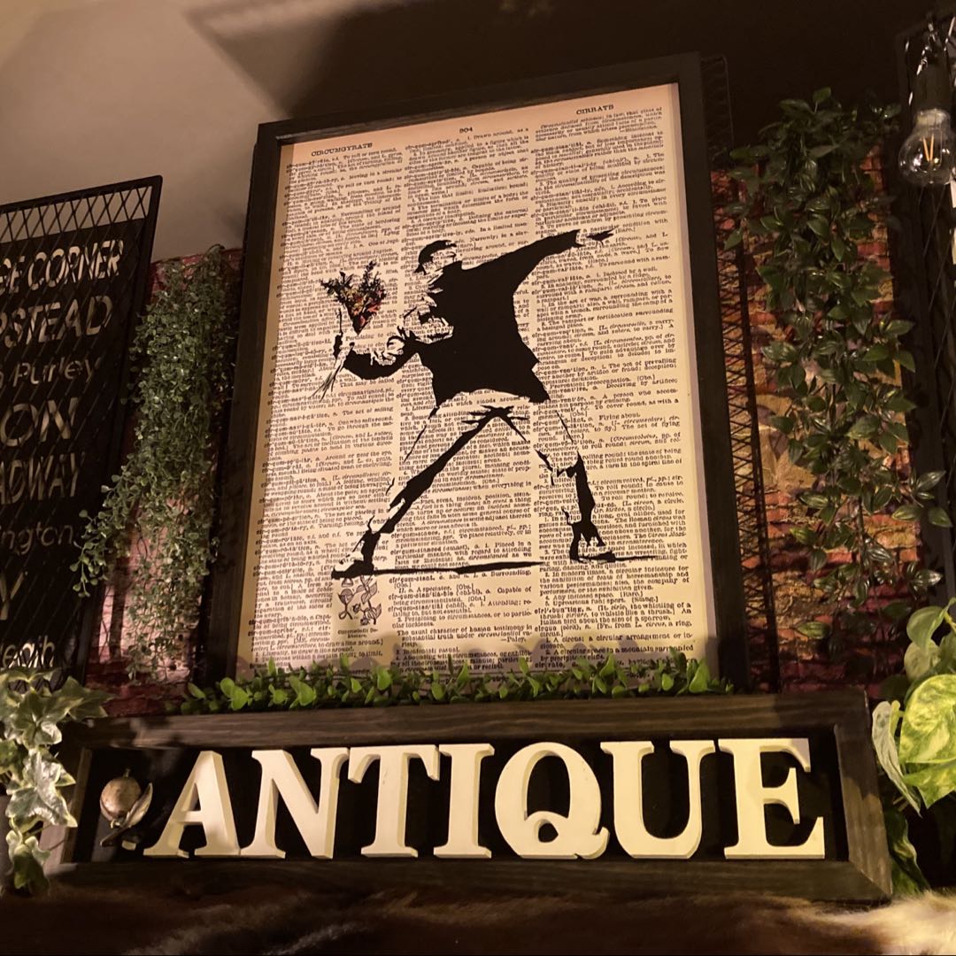 ｢愛は空中に BANKSY ANTIQUE ART｣キャンバス製大型アートパネル カフェインテリア オールドアメリカン インダストリアル アメリカンビンテージ レトロアメリカン ヴィンテージ BROOKLYN バスロールサイン 男前インテリア アメリカンモダンインテリア DandyLifeSpace