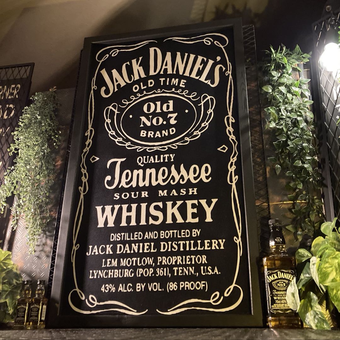 ｢JACK DANIEL\u0027S｣綿織物製 御前上等工芸ダイアログボックス(額入り口・入口)超大型大きさ 男前室内装飾 アメリカンビンテージ アメリカンアンティーク アメリカン古典派音楽 ブリキ貼り出し 男の駆け込み寺 工芸ダイアログボックス GARAGE 喫茶店室内装飾 バス発着場機械 インダストリアル DandyLifeSpace