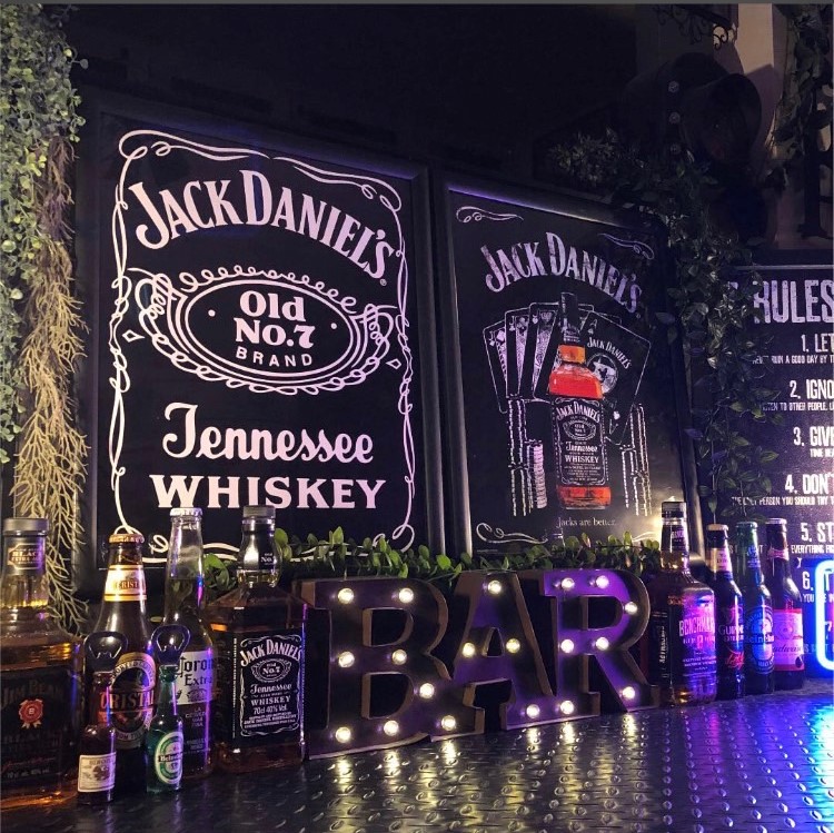 大特価 2枚組 男前インテリア Jack Daniel S 大型ポスター 額付 カフェインテリア オールドアメリカン インダストリアル アメリカンビンテージ アメリカンレトロ ジャックダニエル Brooklyn バスロールサイン 男前インテリア Jackdaniels Dandylifespace Indorerwamo Com