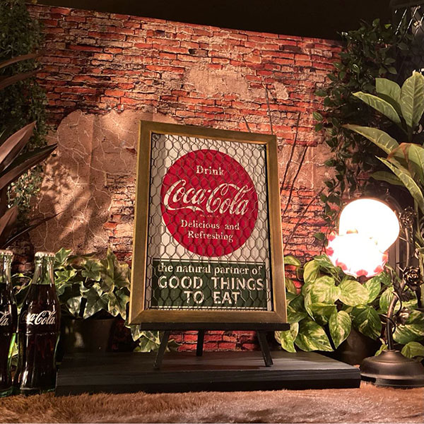 楽天市場】｢Betty Coca-Cola Classic｣!! 立体ウェルカムボード!! アメリカンカジュアル アートパネル カフェインテリ  アメリカンビンテージ 男前インテリア アメカジ雑貨 アメリカンクラシック アメリカンダイナー ベティちゃん Betty アンティークボード  DandyLifeSpace ...