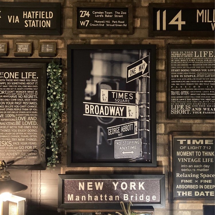 ｢NEWYORK BROADWAY｣帆布製 御前上等工芸ダイアログボックス(額入り口・入口) ブルックリン室内装飾 男前室内装飾 アメリカンビンテージ インダストリアル 工芸ダイアログボックス バスロールサイン ニューヨーク州表現スタイル NEWYORK アメリカンアンティーク マンハッタン DandyLifeSpace