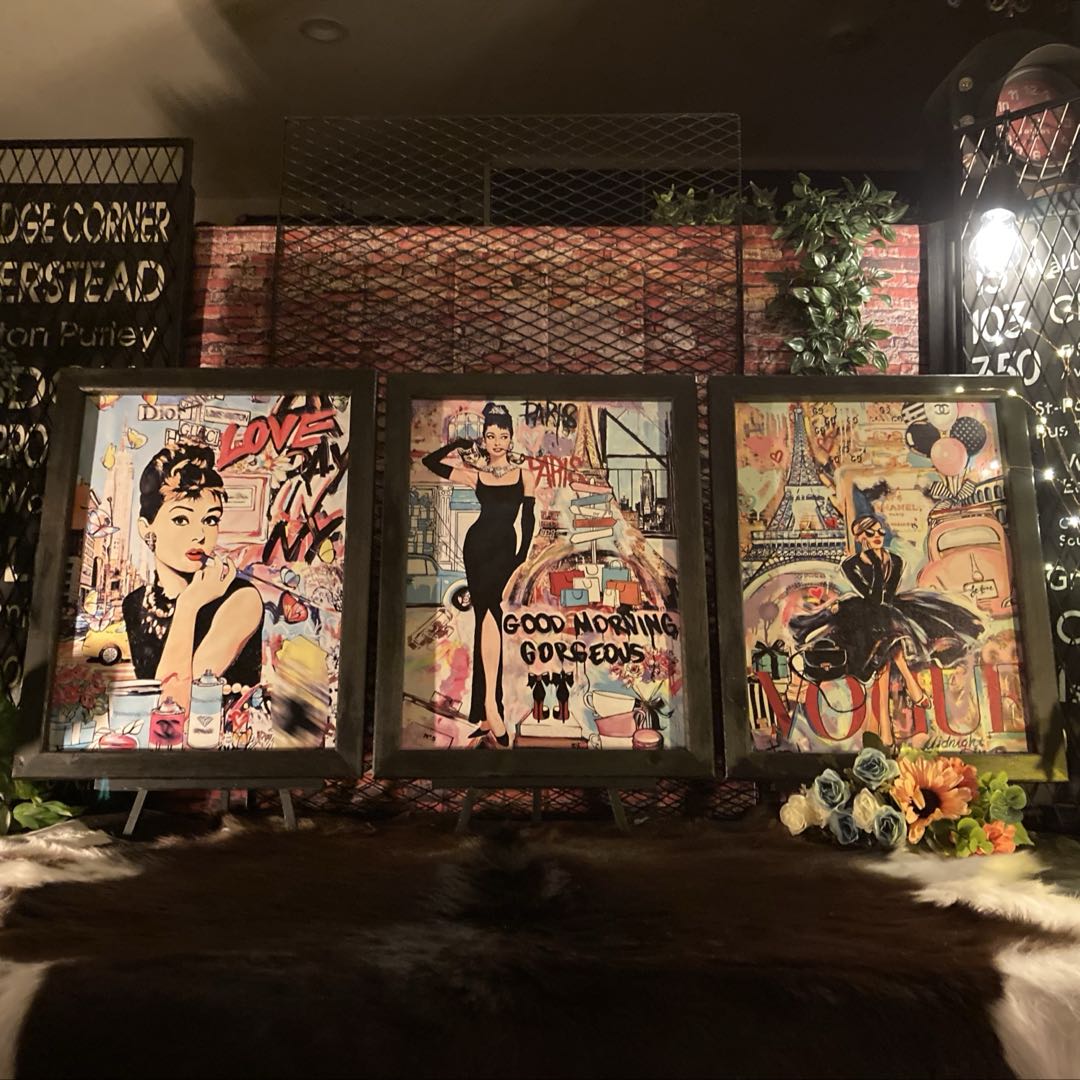 オードリーヘプバーン　パナマウントピクチャーコレクション 楽天市場】オードリー・ヘプバーンの額絵 アート ゴールド