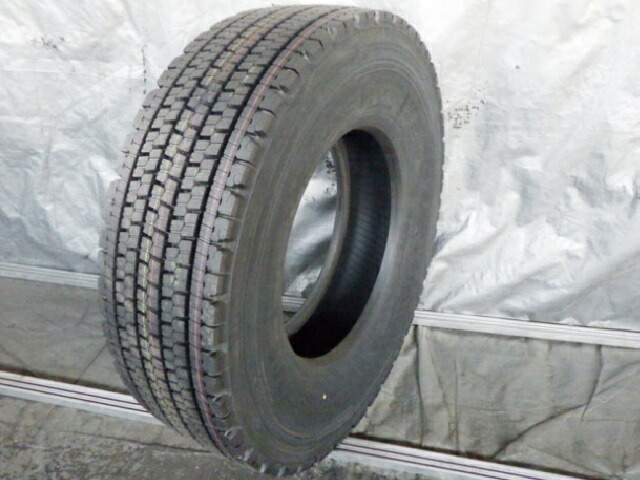 295/80R22.5 153/150J ブリヂストン BRIDGESTONE 冬 W900 新品 1本のみ スタッドレスタイヤ 2021年製 日本製 295/80/22.5 295/80-22.5