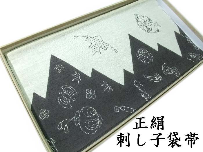 【送料無料】袋帯 正絹 刺し子刺繍 紬織 民芸宝尽くし柄 新品 hu508