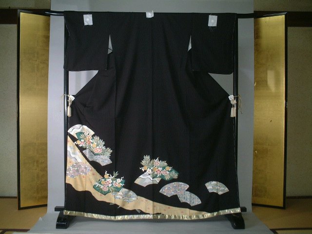 【貨物輸送無料】正絹黒留袖５点仕掛ける福袋●雅びやかな扇子花松竹梅文様柄●to196set