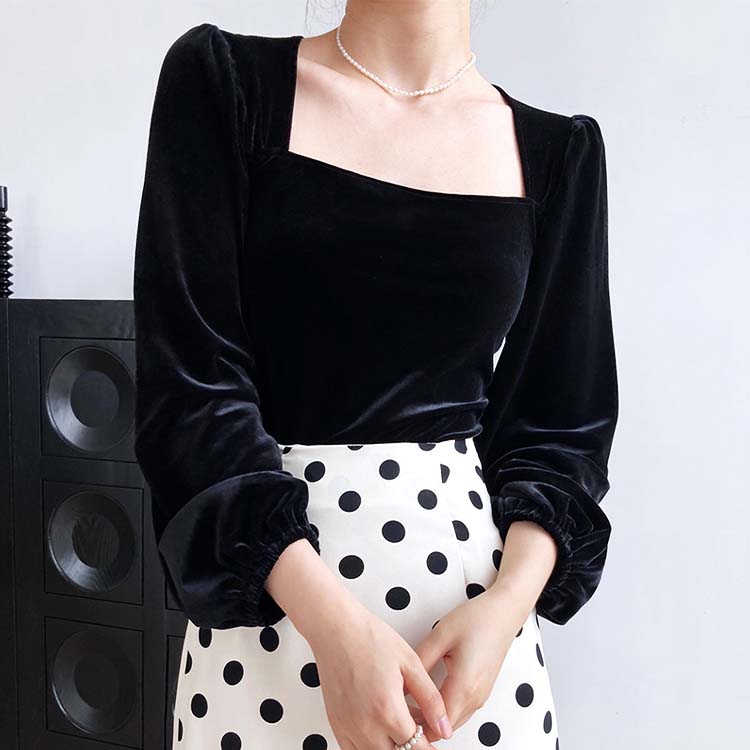 PUTUMAYO 黒のフリル付き 長袖ベロアトップス PUTUMAYO 黒のフリル付き 長袖ベロアトップス