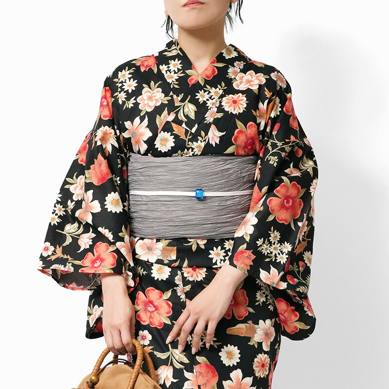 黒地に紫と白のバラ柄の浴衣（中古品）【6/20値下げしました】 浴衣 吸水速乾 薔薇 バラ 黒 紺 赤 黒地 花柄 大人 レディース