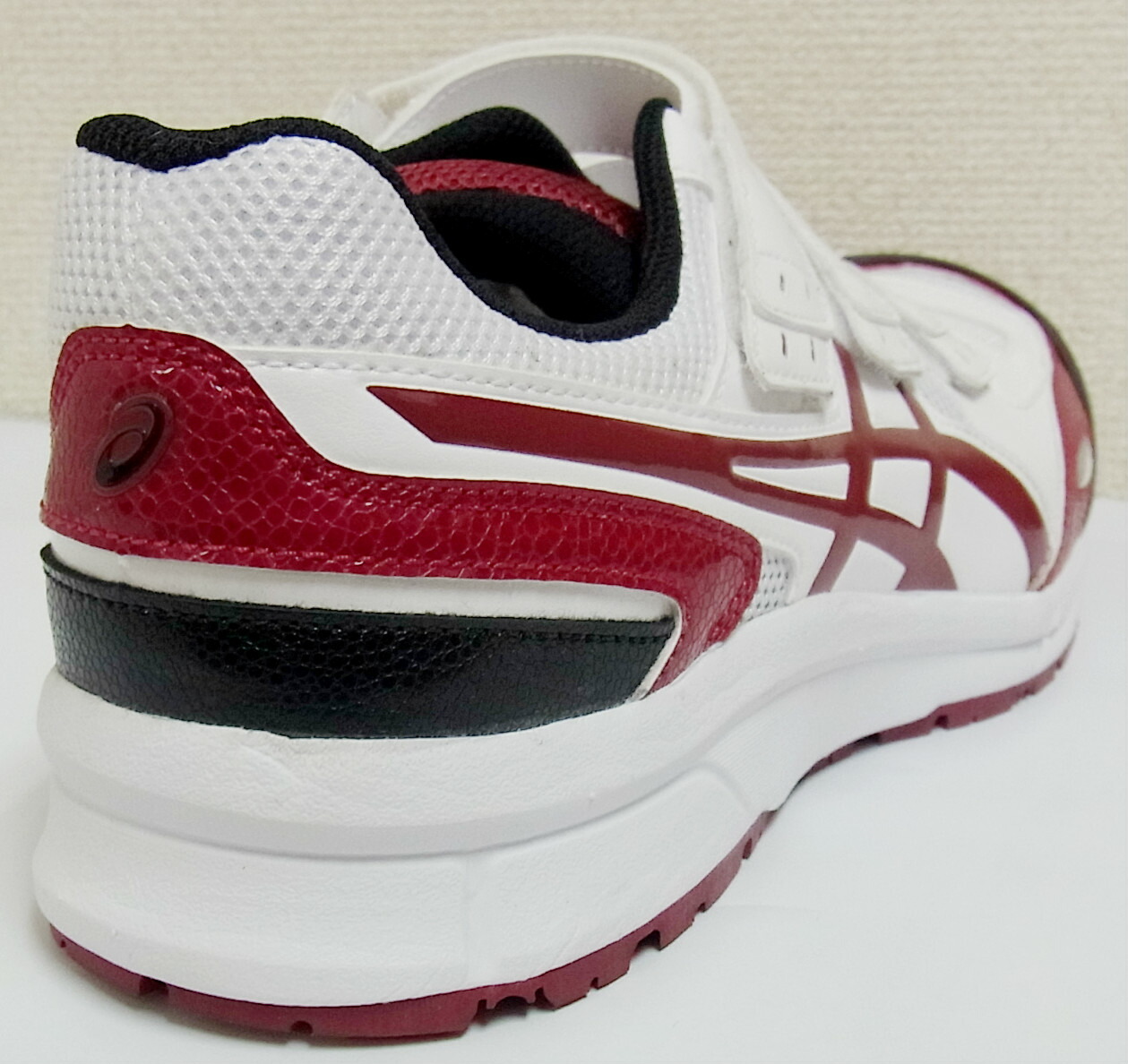 asics slip resistant shoes