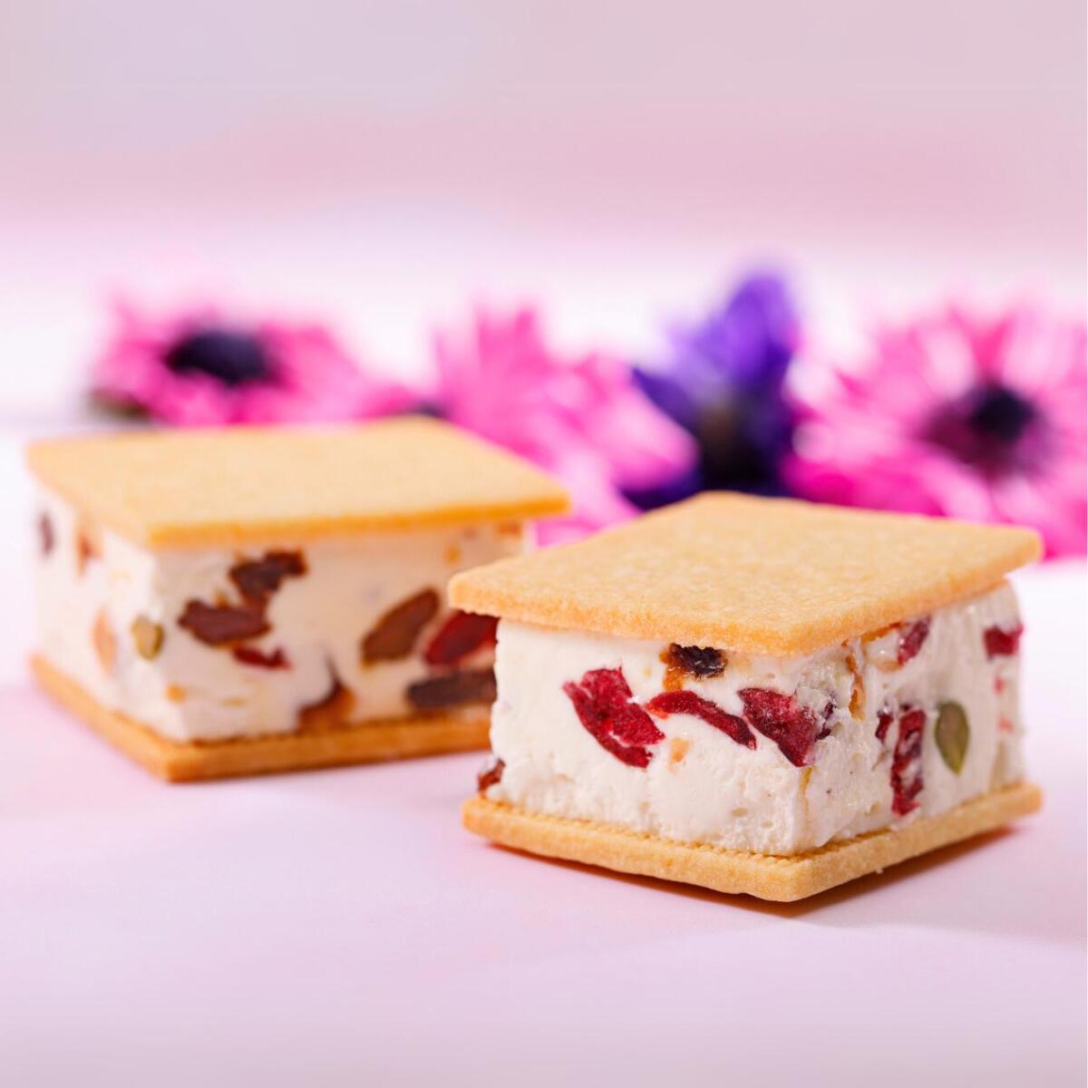 【冷凍配送】白ちょこバターサンド （4pc）父の日 バターサンド ホワイトチョコレート お取り寄せグルメ お菓子 高級 チョコレート おしゃれ スイーツ 断面映え 記念日 お祝い 人気 プレゼント 大人チョコ デカダンス 白金 西麻布 decadence du chocolat画像