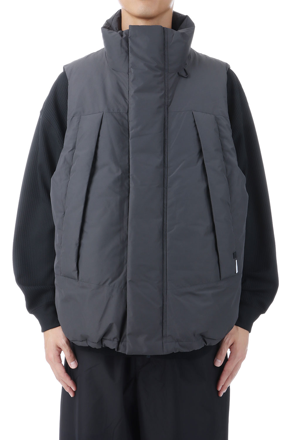 WINDSTOPPER(R) FIELD DOWN VEST - CHARCOAL (BW-18025W) DAIWA PIER39(ダイワ ピア39)