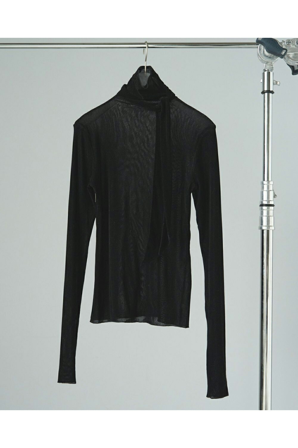 楽天市場】BPN / クロスチャームチェーン付き燕尾ブラウス ブラック