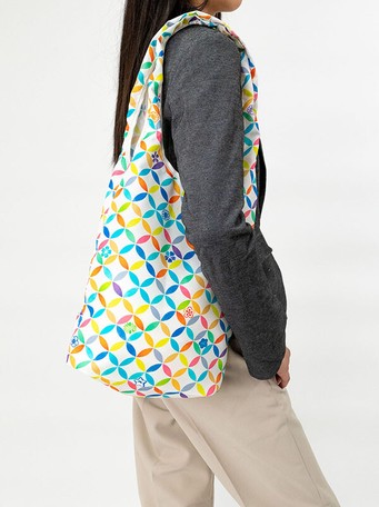 楽天市場 七宝と小花 撥水エコバッグ 日本製 21新作 トートバッグ バッグ 風呂敷 ふろしき エコバッグ 日本製 ブランド おしゃれ 桜 椿 21年新作 花柄 あそ美心 折りたたみ コンパクト グリーン ブルー ピンク オレンジ オシャレ 京都 染色 プリント Delfino