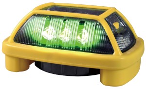日恵製作所 ■型式:VK16H-004H1G/RD □電池式LED警告灯 ニコハザード 電子発炎筒[VK16H-F型] □発光面:1面 □色:緑(G) □電源(電池):4.5V(単3×3) □点滅回数:変則 □動作時間:16h □視認距離:約1km □光度:200cd □固定方式:磁石