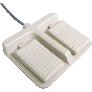 国際電業 フットスイッチ ■型式：SFE-1-2 □定格(抵抗負荷)：AC250V 5A □接点構成：1c×2 □動作：モーメンタリ □キャブタイヤコード：VCTF 6芯×0.75㎟×1m □保護構造：IP30