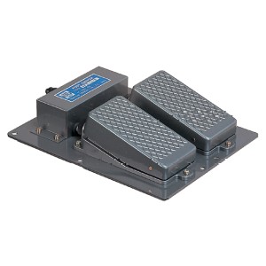 国際電業 フットスイッチ ■型式：SFZ-1-2 □定格(抵抗負荷)：AC250V 10A □接点構成：1c×2 □動作：モーメンタリ □キャブタイヤコード：－ □保護構造：IP30