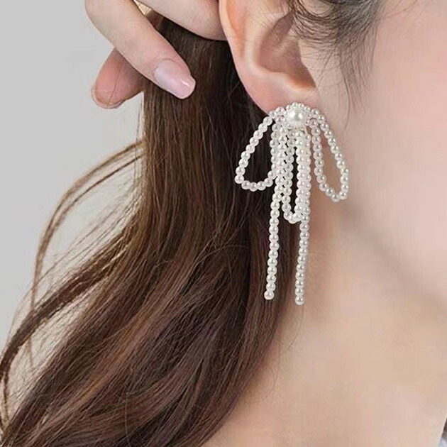 エレガントなパールロングピアス 5連パール ロングピアス 10701 | Raycia