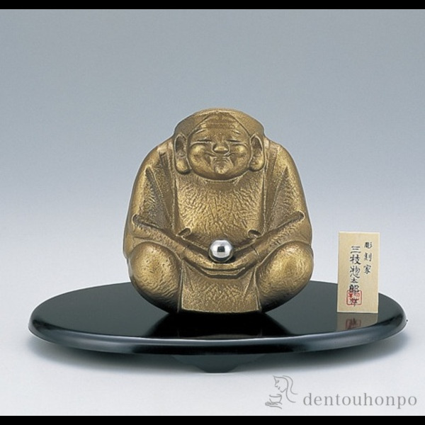 宝珠大黒 鉄製 小判台付き ( 木札名入れ有料 恵比寿 大黒 宝船 置物 幸運 高岡銅器 結婚 出産 内祝い 引き出物 金婚式 誕生日プレゼント 還暦祝い 古希 喜寿 米寿 退職 定年 プレゼント お祝い お返し お礼 令和 海外 日本 男性 女性 日本製 おすすめ おしゃれ )｜伝統本舗