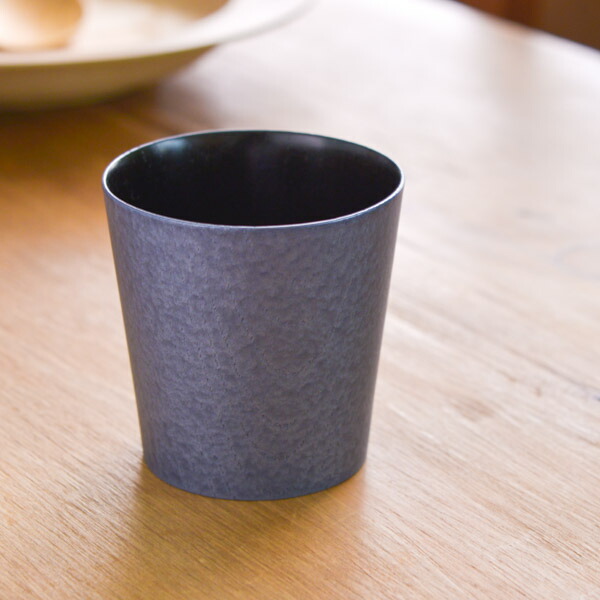 うつろい優勝杯 クールブラック／黒摺 M ( 父の日 差し上げ物 強い酒水飲み ビアカップ 麦酒水飲み 無償性優勝杯 水飲み 山中塗師細工 一緒になる 生み出すこと 内祝い 差し上げ物 金婚式 生まれ落ちる日差し上げ物 還暦祝賀会 古希 喜寿 米寿 引退 定年 差し上げ物 御祭り しっぺい返し 畏まり 令和 両親 父 母 )