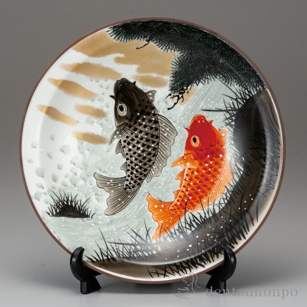 九谷焼 飾皿 鯉の滝登り 10号 皿立付 木箱名入れ有料 木札名入れ有料 敬老の日 置物 スタンド 絵皿 贈り物 結婚 出産 内祝い 引き出物 金婚式 誕生日プレゼント 還暦祝い 古希 喜寿 米寿 退職 定年 プレゼント 91 以上節約