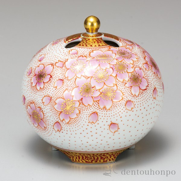 九谷焼 香炉 金襴手桜 3号 ( 木箱名入れ有料 退職祝い 定年 お香 線香 リラックス 仏具 人気 九谷焼 周年 創立 上場 竣工 上場 竣工 開店 事務所移転 開業 プレゼント お祝い お返し お礼 令和 海外 日本 取引先 法人 日本製 おすすめ おしゃれ かわいい 可愛い 人気 )