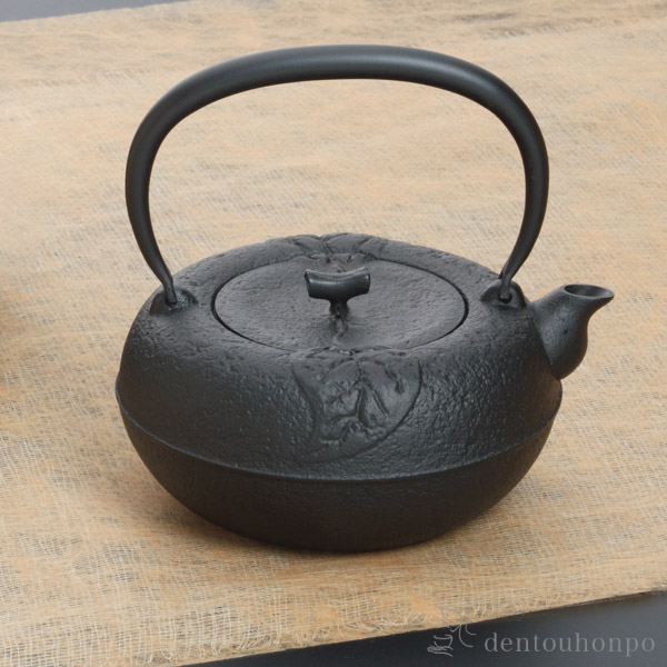 楽天市場】【送料無料】 南部鉄瓶【別製平丸型 帯桜】1.8リットル