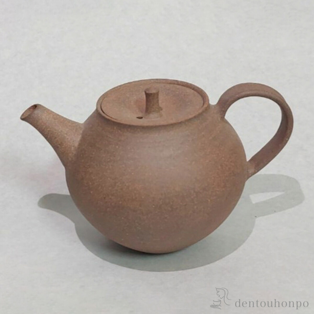 南蛮 後手急須 ( ティーポット お茶 煎茶 日本茶 おすすめ 萬古焼 結婚 出産 内祝い 引き出物 金婚式 誕生日プレゼント 還暦祝い 古希 喜寿 米寿 退職 定年 プレゼント お祝い お返し お礼 令和 両親 父 母 男性 女性 日本製 おすすめ おしゃれ かわいい 可愛い 人気 )｜伝統本舗
