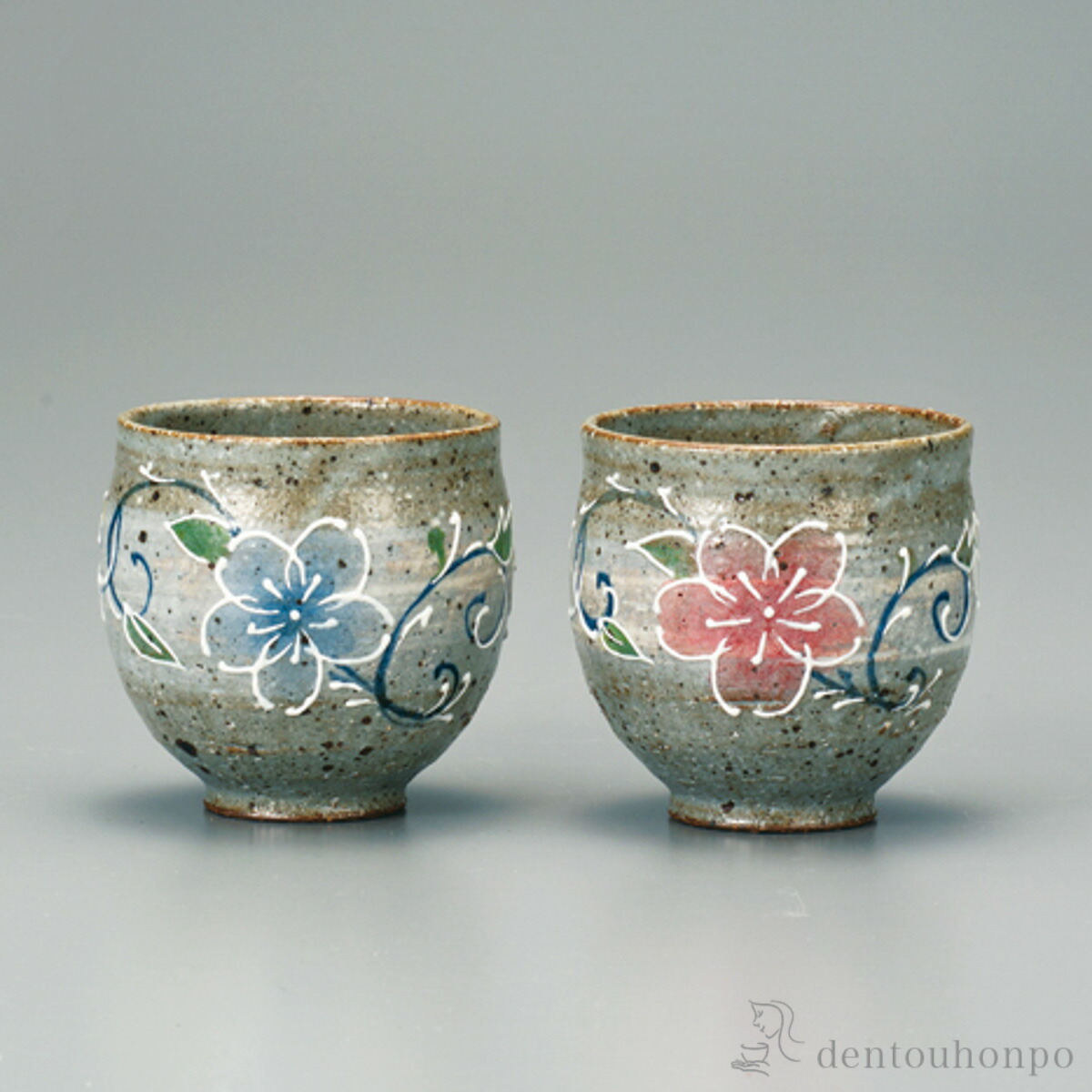 組湯呑 花唐草 ペア ( 母の日 早割 プレゼント 初任給 湯呑み 湯のみ セット 湯飲み おすすめ 九谷焼 結婚 出産 内祝い 引き出物 金婚式 誕生日プレゼント 還暦祝い 古希 喜寿 米寿 退職 定年 プレゼント お祝い お返し お礼 令和 両親 父 母 男性 女性 日本製 )
