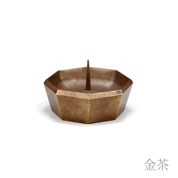 【本日10%OFFクーポン】 灯立 八角 金茶 桐箱入り ( 能作 木箱名入れ有料 手作り 高級 和ろうそく 和室 洋室 高岡銅器 結婚 出産 内祝い 引き出物 金婚式 誕生日プレゼント 還暦祝い 古希 喜寿 米寿 退職 定年 プレゼント お祝い お返し お礼 令和 両親 父 母 男性 )｜伝統本舗