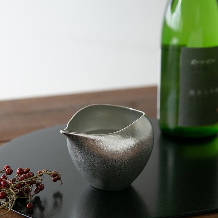片口 まどか ( 能作 名入れ有料 父の日 差し上げ物 酒器 日本酒 冷酒 片口 おすすめ 陵丘銅器 一緒になる 生み出すこと 内祝い 差し上げ物 金婚式 生まれ落ちる日差し上げ物 還暦祝賀会 古希 喜寿 米寿 退位 定年 差し上げ物 祝賀会 しっぺい返し 畏まり 令和 両親 父 母 成人男性 )