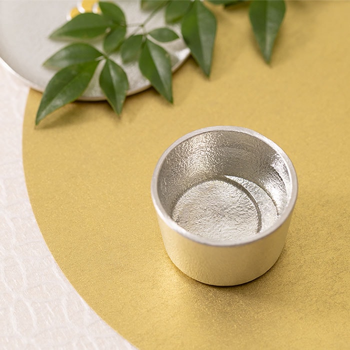 ぐい呑 月 ( 能作 名入れ有料 母の日 早割 プレゼント 初任給 ぐいのみ 盃 酒器 猪口 日本酒 高岡銅器 結婚 出産 内祝い 引き出物 金婚式 誕生日プレゼント 還暦祝い 古希 喜寿 米寿 退職 定年 プレゼント お祝い お返し お礼 令和 両親 父 母 男性 女性 日本製 おすすめ )