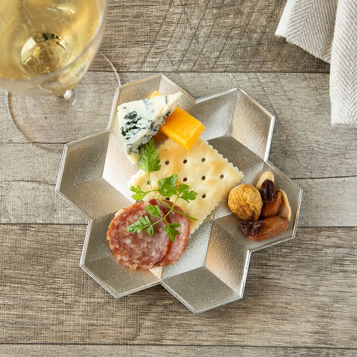 平皿 Snowflakes S ( 能作 初任給 差し上げ物 母の日 一皿 醤油皿 豆皿 和食 洋食 陵丘銅器 一緒になる 生み出すこと 内祝い 差し上げ物 金婚式 生まれ落ちる日差し上げ物 還暦お祭り 古希 喜寿 米寿 引退 定年 差し上げ物 喜び事 しっぺい返し 畏まり 令和 両親 父 母 成人男性 ) キッチン用品・食器・調理器具-皿・プレート-食器