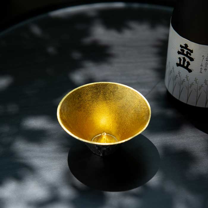 富士山 FUJIYAMA 金箔 ( 能作 母の日 早割 プレゼント 初任給 ぐいのみ 盃 酒器 猪口 日本酒 高岡銅器 結婚 出産 内祝い 引き出物 金婚式 誕生日プレゼント 還暦祝い 古希 喜寿 米寿 退職 定年 プレゼント お祝い お返し お礼 令和 両親 父 母 男性 女性 日本製 おすすめ ) 6,188円