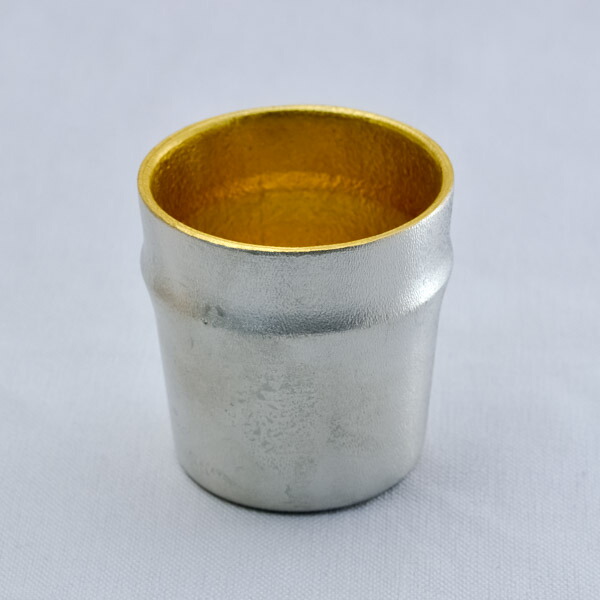 能作 ぐい呑 竹 金箔 1個 ( 能作 名入れ有料 父の日 差し上げ物 ぐいのみ 盃 酒器 猪口 日本酒 陵丘銅器 一緒になる 生み出すこと 内祝い 差し上げ物 金婚式 生まれ落ちる日差し上げ物 還暦祝賀会 古希 喜寿 米寿 退位 定年 差し上げ物 祝賀会 しっぺい返し 畏まり 令和 両親 父 母 成人男性 亭主もち )