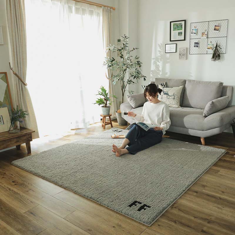 防ダニ 抗菌防臭 ラグ カーペット モノグラムFF 190ｘ190cm グレー シンプル ワンポイント 無地 裏面すべり止め付き 床暖対応