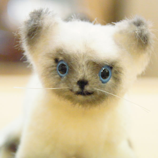 楽天市場 Kosen ケーセン ドイツ製 ぬいぐるみ マスコット シャム猫 立ち ギフト プレゼント 誕生日 出産祝い 女の子 男の子 縫いぐるみ ねこ ネコ 児童館 木のおもちゃ デポー