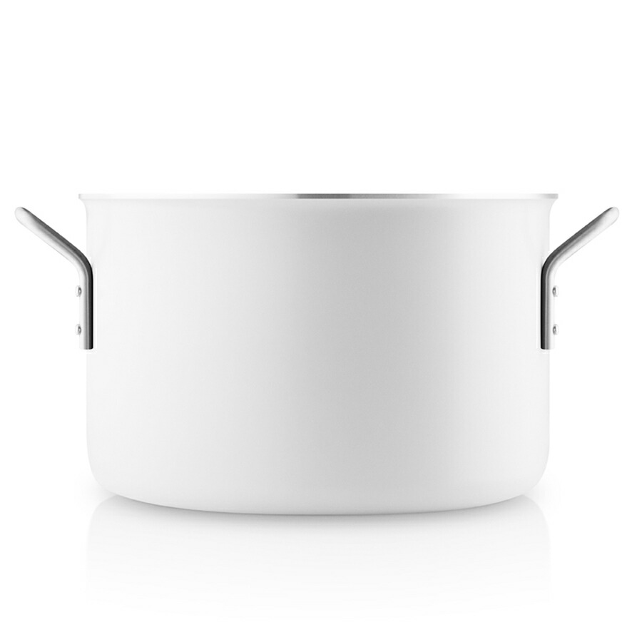 Eva 贈り物 キッチン用品 食器 調理器具 Solo正規代理店 24cm 海外 残りわずか Eva Trio 料理 北欧ブランド おしゃれ ホワイトライン 両手鍋 輸入 深型 エバソロ キッチンがスタイリッシュに 深型 プレゼント キッチンツール 料理 シンプル ギフト 贈り物
