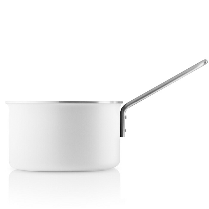再入荷 残少 Eva Trio 送料無料 ホワイトライン片手鍋 16cm 1 8l 北欧 海外 輸入 雑貨 キッチンツール おしゃれ シンプル 料理 セラミック加工 プレゼント ギフト 贈り物 白 かわいい Painfreepainrelief Com
