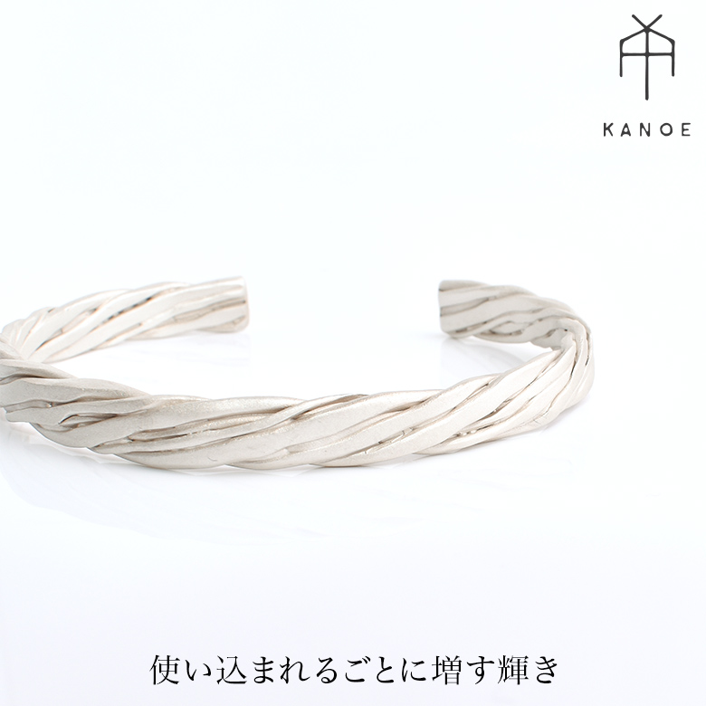 【KANOE】様々な太さの線からかたちづくったスパイラルバングル(ワイド) Spiral bangle - wide / スパイラルバングル(ワイド)