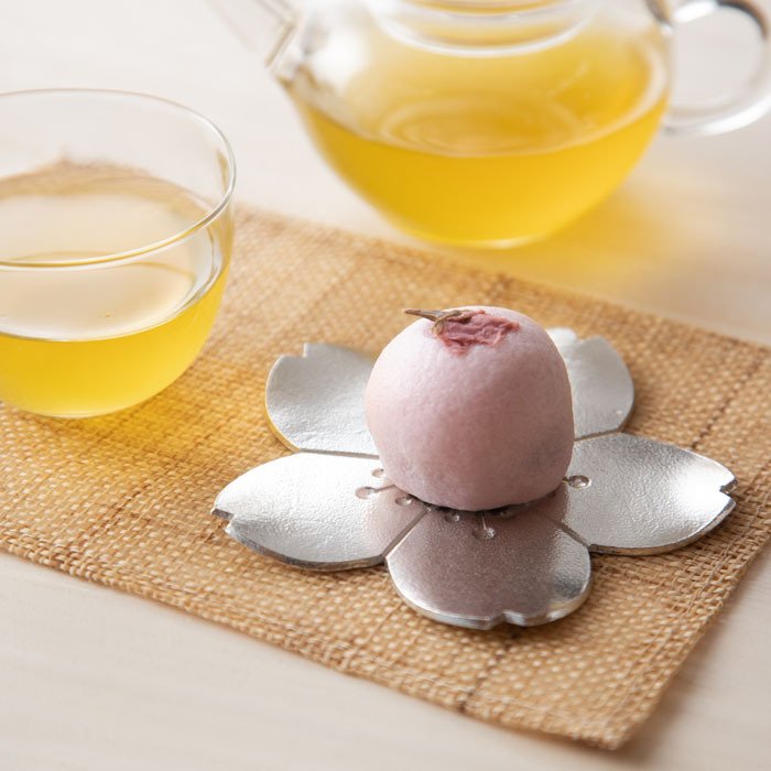 錫の花形水仙文様　菓子器 錫の花形水仙文様 菓子器 - メルカリ