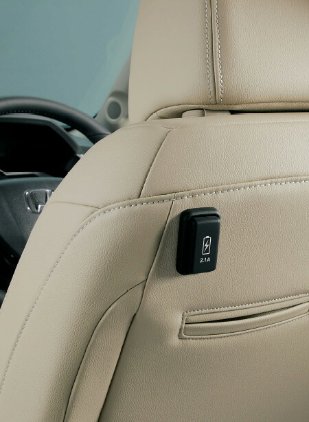 HONDA ホンダ 純正 USBチャージャー リア用 08U57-TRT-001B | CLARITY PHEV クラリティ プラグインハイブリッド ZC5 HONDA純正 ホンダ純正 車用品 カー用品 車 部品 アクセサリー パーツ ポイント消化｜DE（desir de vivre）