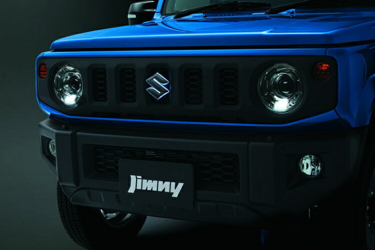 SUZUKI スズキ 純正 エンブレムイルミネーション フロント用 DABK 99213-77R01 | JIMNY SIERRA ジムニーシエラ 車用品 カー用品 自動車 部品 パーツ アクセサリー 外装 カスタム ドレスアップ おしゃれ グレードアップ 車 DIY 取り付け 装飾 飾り ライト 照明 スタイリッシュ｜DE（desir de vivre）