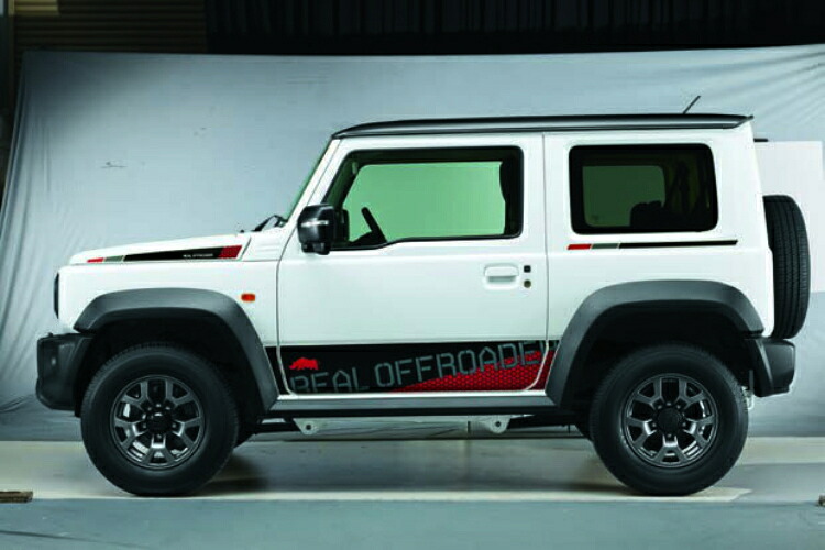 SUZUKI スズキ 純正 サイドデカール ツールギア ABLD 99230-78R00-003 | JIMNY SIERRA ジムニーシエラ 車用品 カー用品 自動車 部品 パーツ アクセサリー 外装 カスタム ドレスアップ おしゃれ グレードアップ ボディ 車 DIY 転写シート デコレーション ステッカー シール｜DE（desir de vivre）