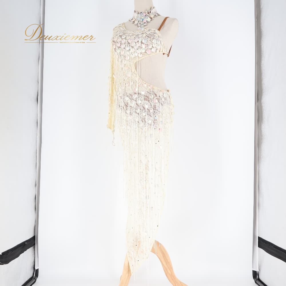 【中古】Atelier Miwa アトリエミワ 社交ダンス 衣装 ラテン ドレス ワンピース ホワイト系 ベージュ系 アイボリー 白 レース デモ 競技 ダンス パーティ 発表会 装飾 フリンジ デモンストレーション 競技会 パーティー イベント 舞台衣装 オフホワイト C049-2510222002860｜deuxiemer 店