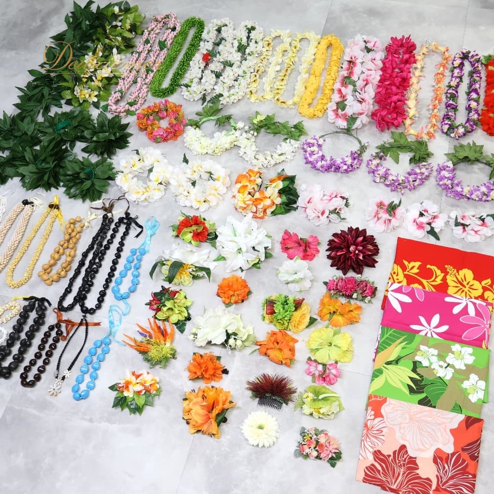 【中古】 フラダンス 小物 まとめ売り 70点以上 書き割り 花の冠 御花花の冠 ククイ クウペエ 首飾り 甲殻花の冠 パレオ イリマ 白 黄 緑 紫 赤 さくら色 派手 付属物 髪の毛ゼムクリップ Z006-2512898000768