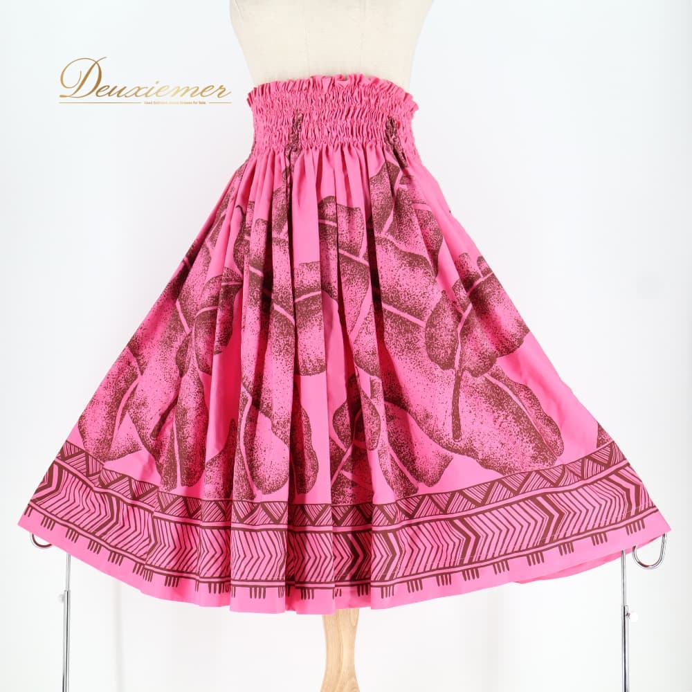 【中古】 TUTUVI ツツビ ハワイアンダンス 衣装 スカート フラダンス ピンク系 ブラウン系 モンステラ柄 植物柄 ハワイアンプリント アロハ フラ ダンス レッスン 練習 華やか 鮮やか かわいい おしゃれ グランジ加工 ピンク 茶 フラダンススカート F079-2512018008988