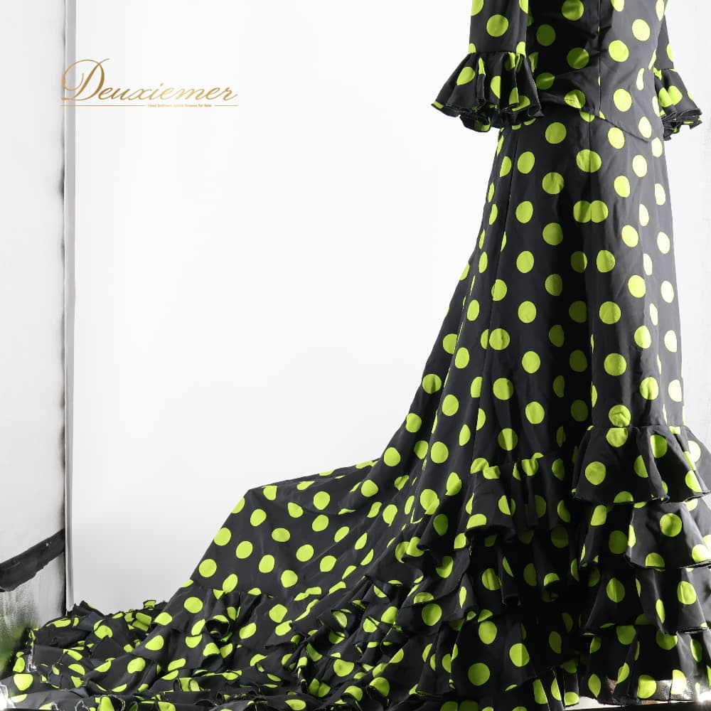 【中古】 ESPERANZA ROMERO フラメンコ 衣装 スペイン製 ツーピース バタデコーラ セットアップ トップス ファルダ スカート 上下セット ブラック系 グリーン系 黒 黄緑 緑 ドット 水玉 ボランテ フリル ダンス パーティ 発表会 舞台 レッスン 38サイズ Z006-2511020001048