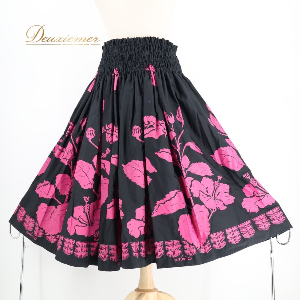 【中古】 TUTUVI ツツビ フラダンス 御召しもの パウスカート 黒いこと系 ハイビスカス柄 モンステラ柄 さくら色系 黒 さくら色 花柄 草木柄 ハワイアン刷り上げる ハワイアン社交ダンス ハワイアン アロハ フラ 社交ダンス 習い事 訓練を受ける 愛くるしい 今めかしい 晴れ晴れしい 晴れ晴れしい A053-2512018010745
